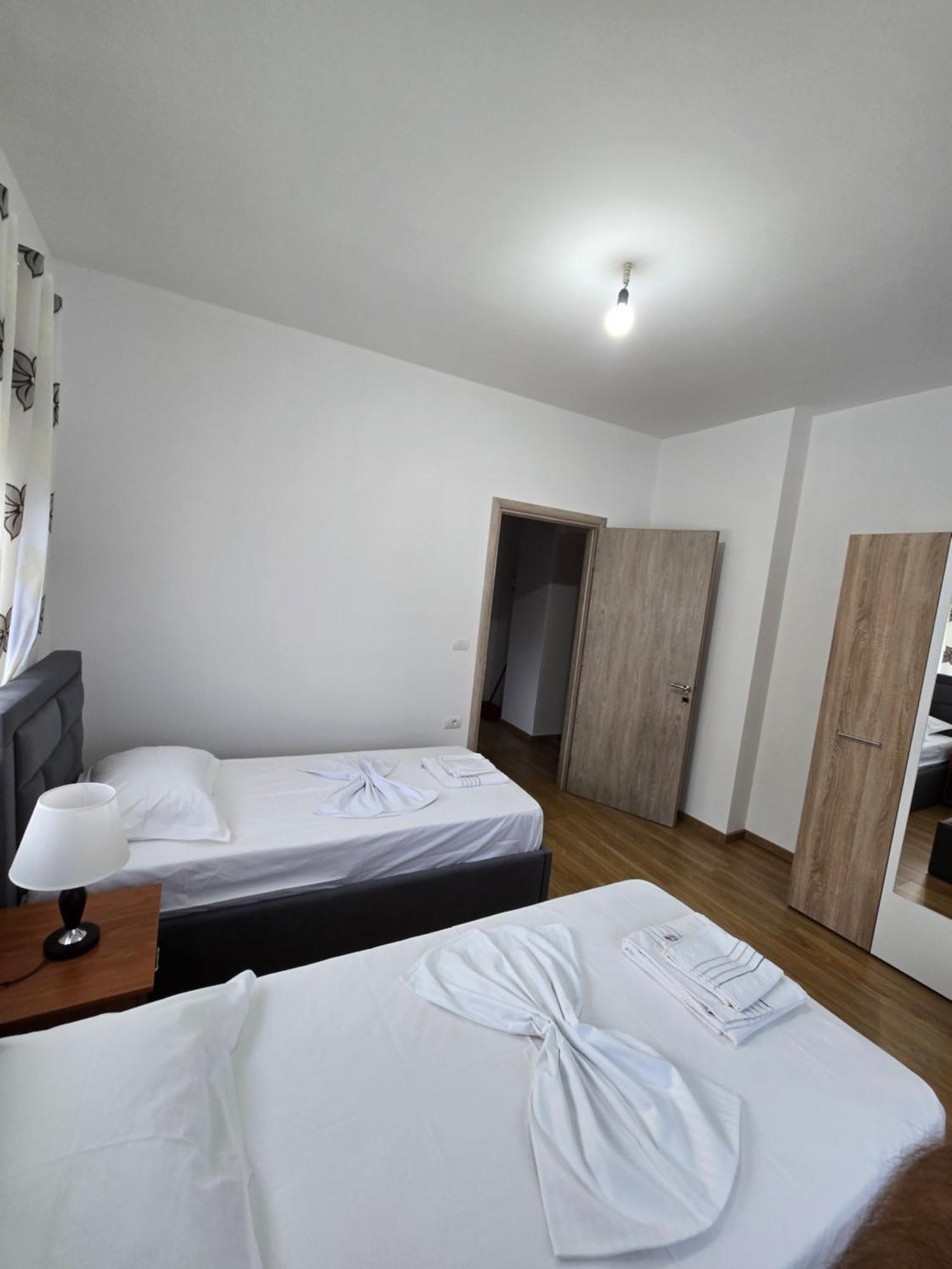 Brana Apartments Sarande Bagian luar foto